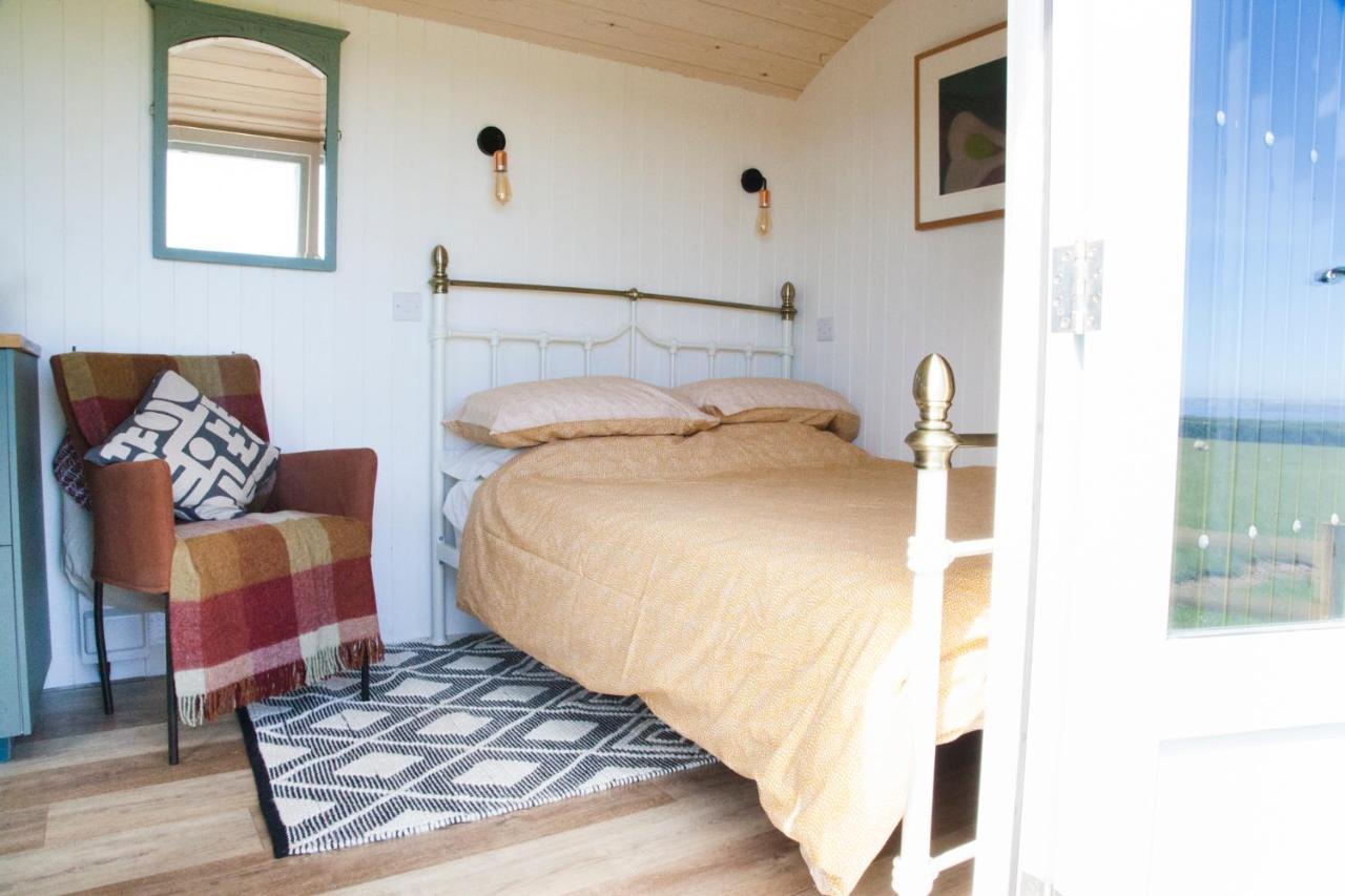 Ewe With A View Sea View Shepherds Huts Breage Exterior photo